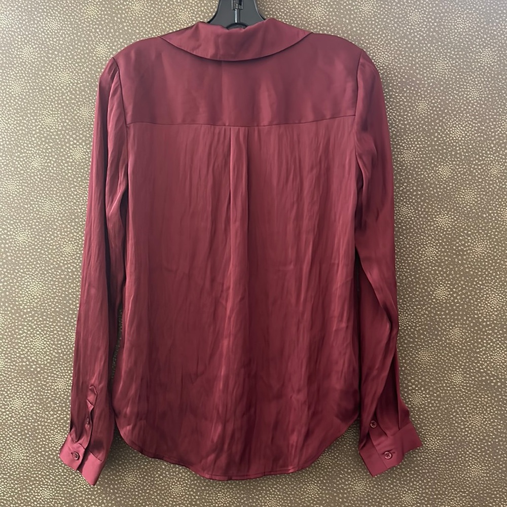 🔥🔥🔥NEW Paige Silk-like Button Down Shirt Blouse - Picture 6 of 7